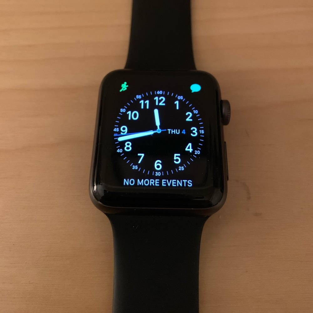 Apple Watch Series 3 42mm w/ cellular + extra case